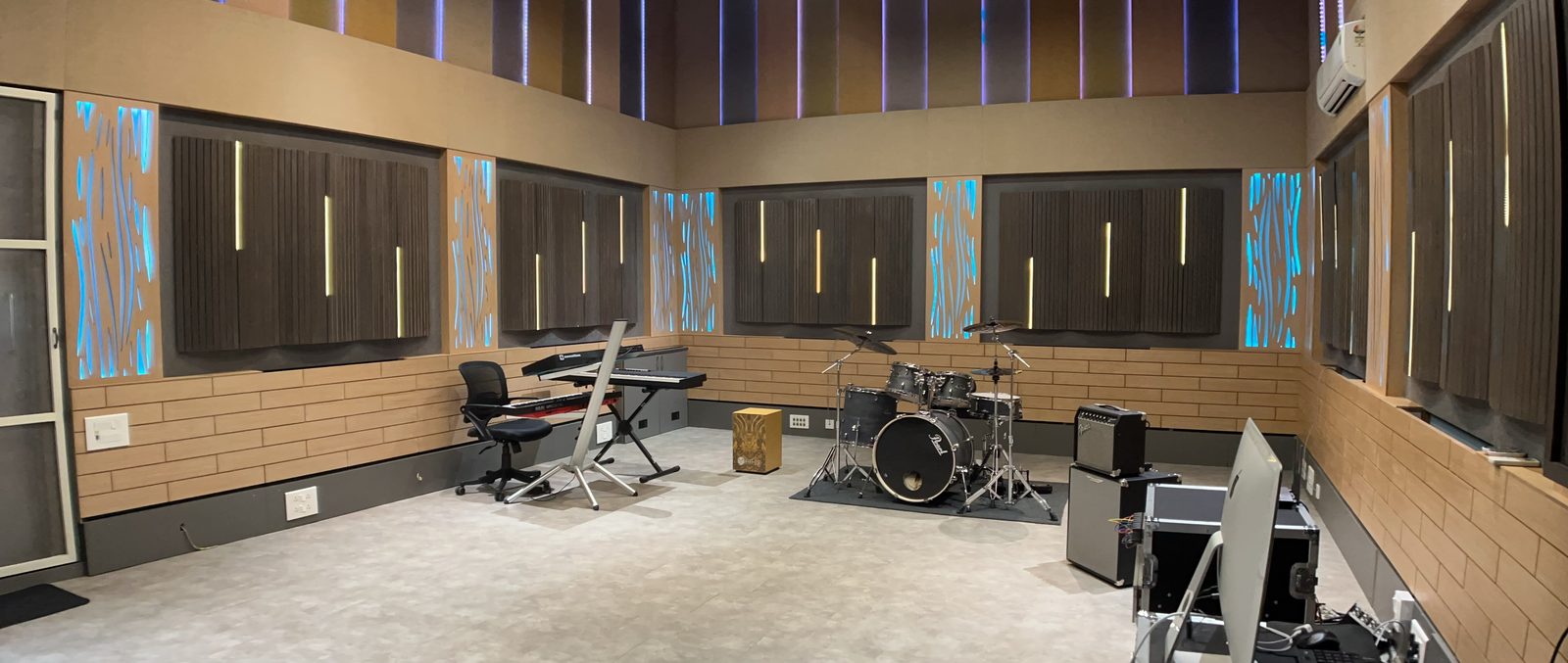 Aura Immerse mixing studio